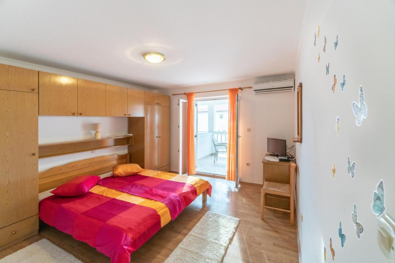 Apartments And Rooms By The Sea Palit, Rab - 5010 외부 사진