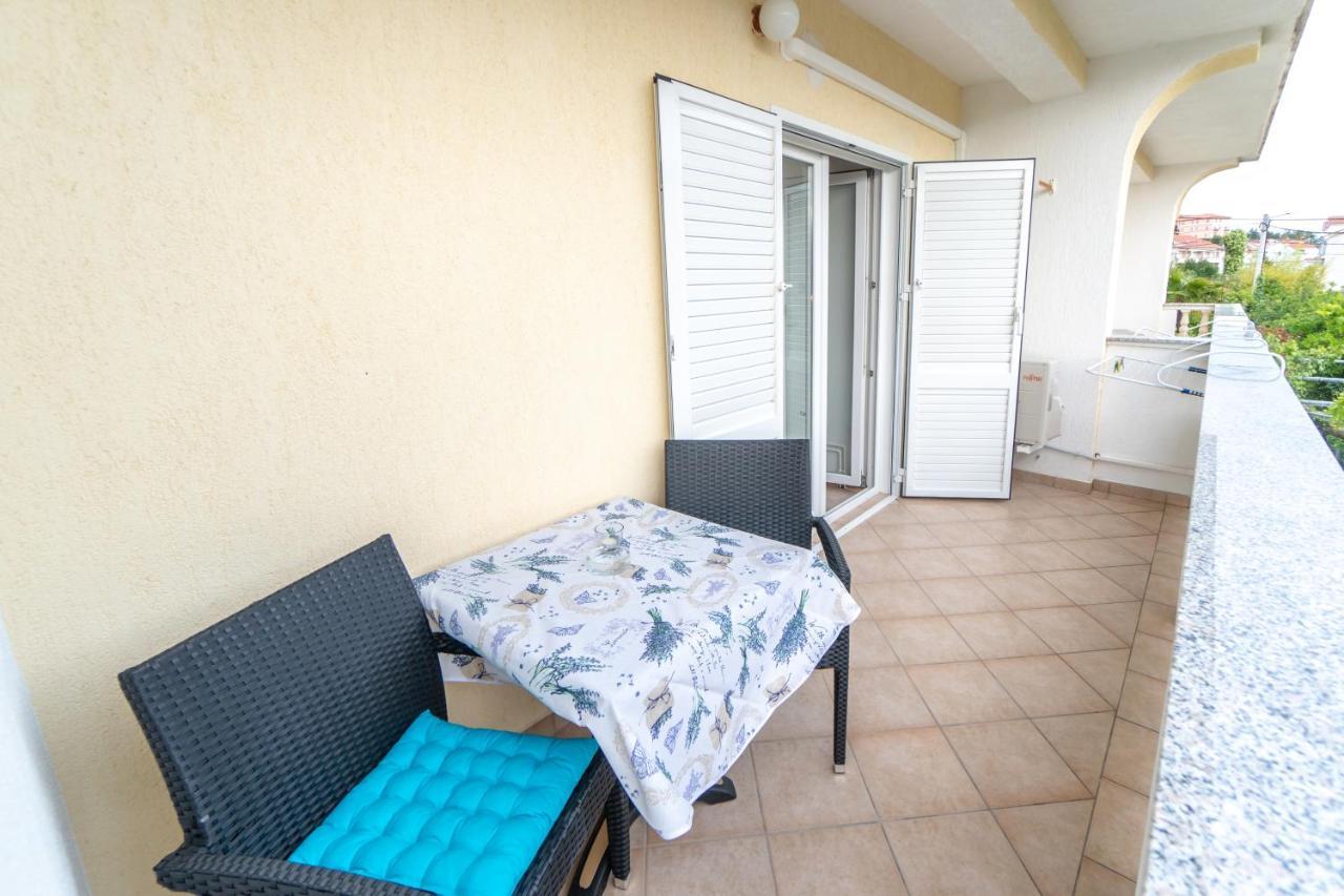 Apartments And Rooms By The Sea Palit, Rab - 5010 외부 사진