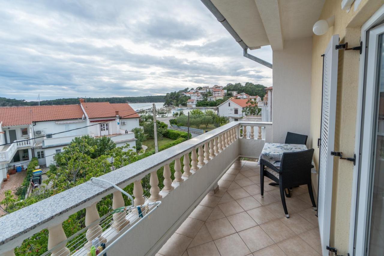 Apartments And Rooms By The Sea Palit, Rab - 5010 외부 사진