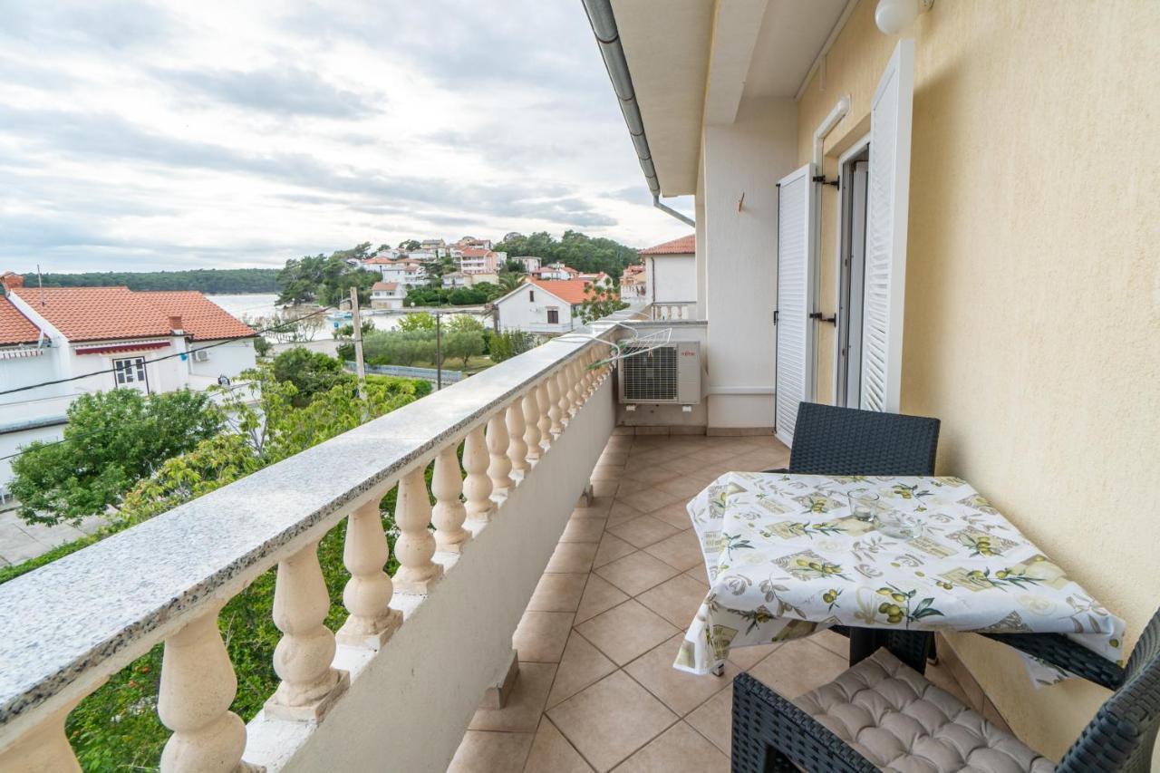 Apartments And Rooms By The Sea Palit, Rab - 5010 외부 사진