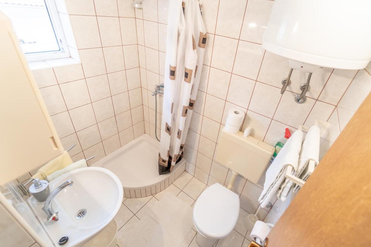 Apartments And Rooms By The Sea Palit, Rab - 5010 외부 사진