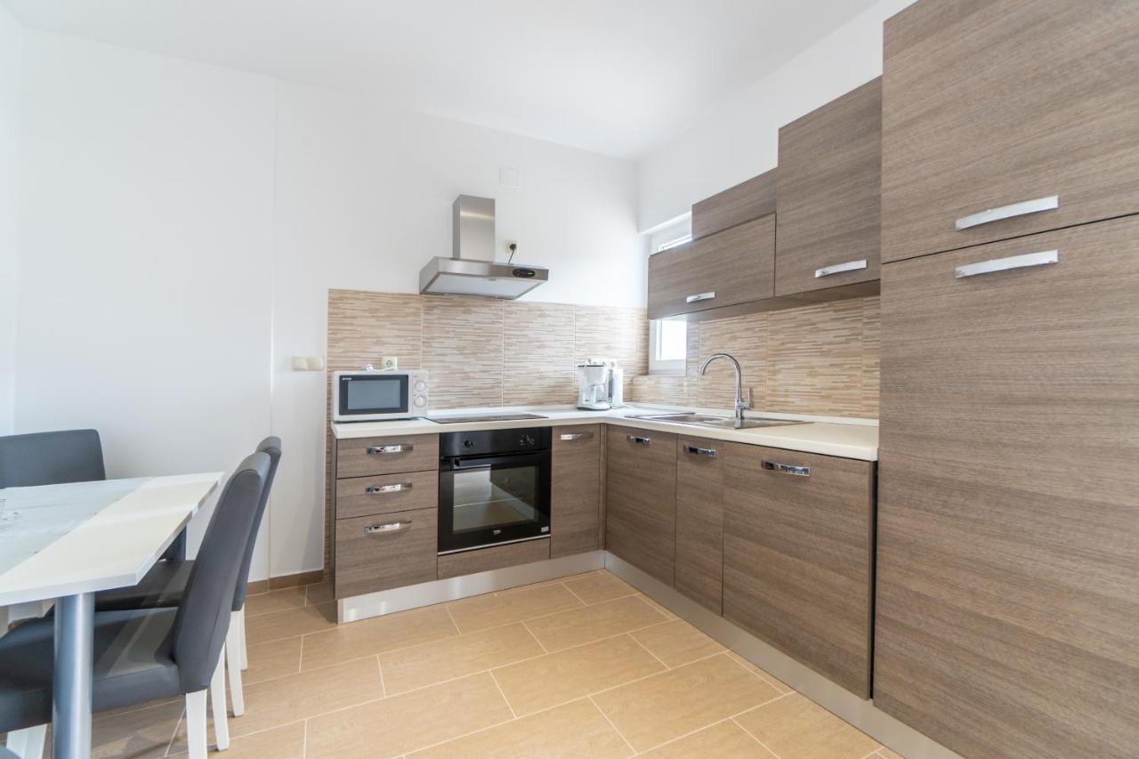Apartments And Rooms By The Sea Palit, Rab - 5010 외부 사진