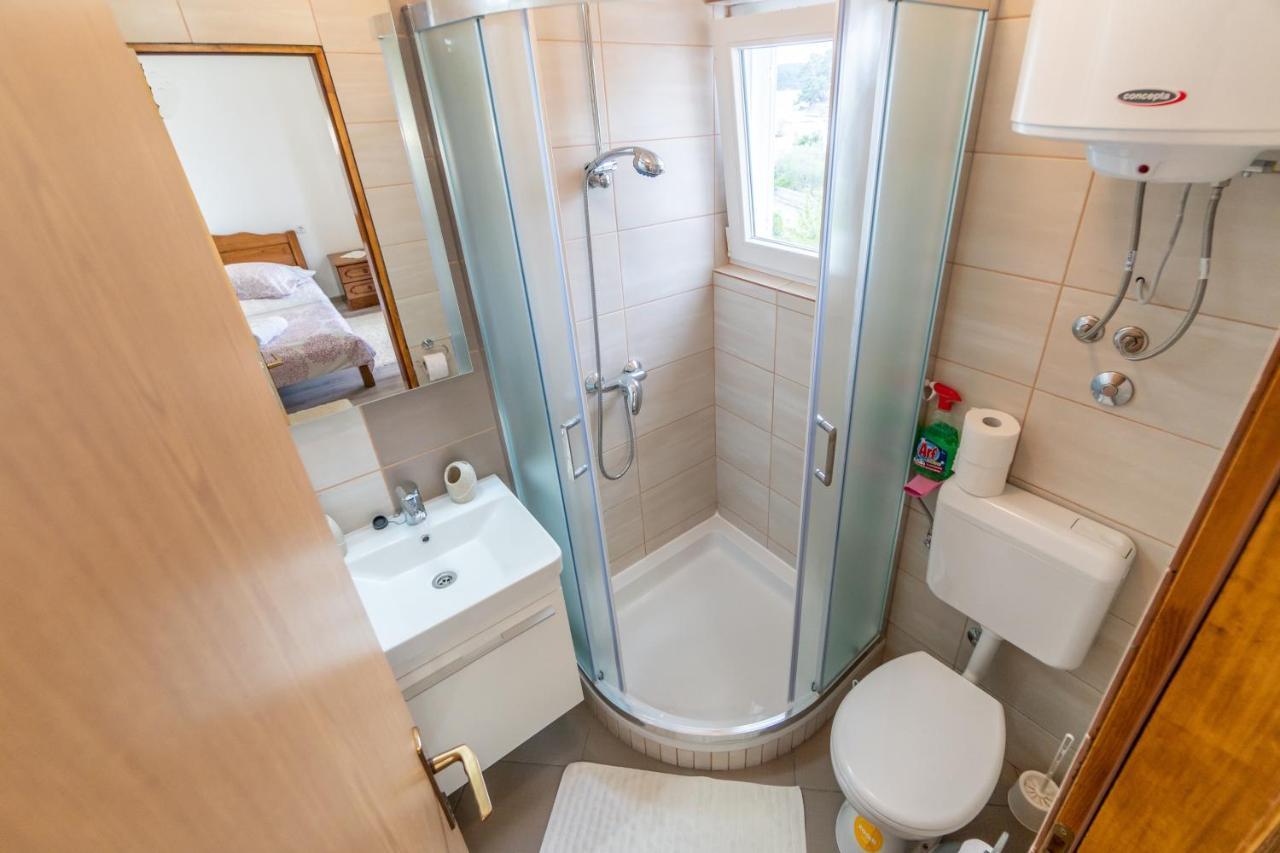 Apartments And Rooms By The Sea Palit, Rab - 5010 외부 사진