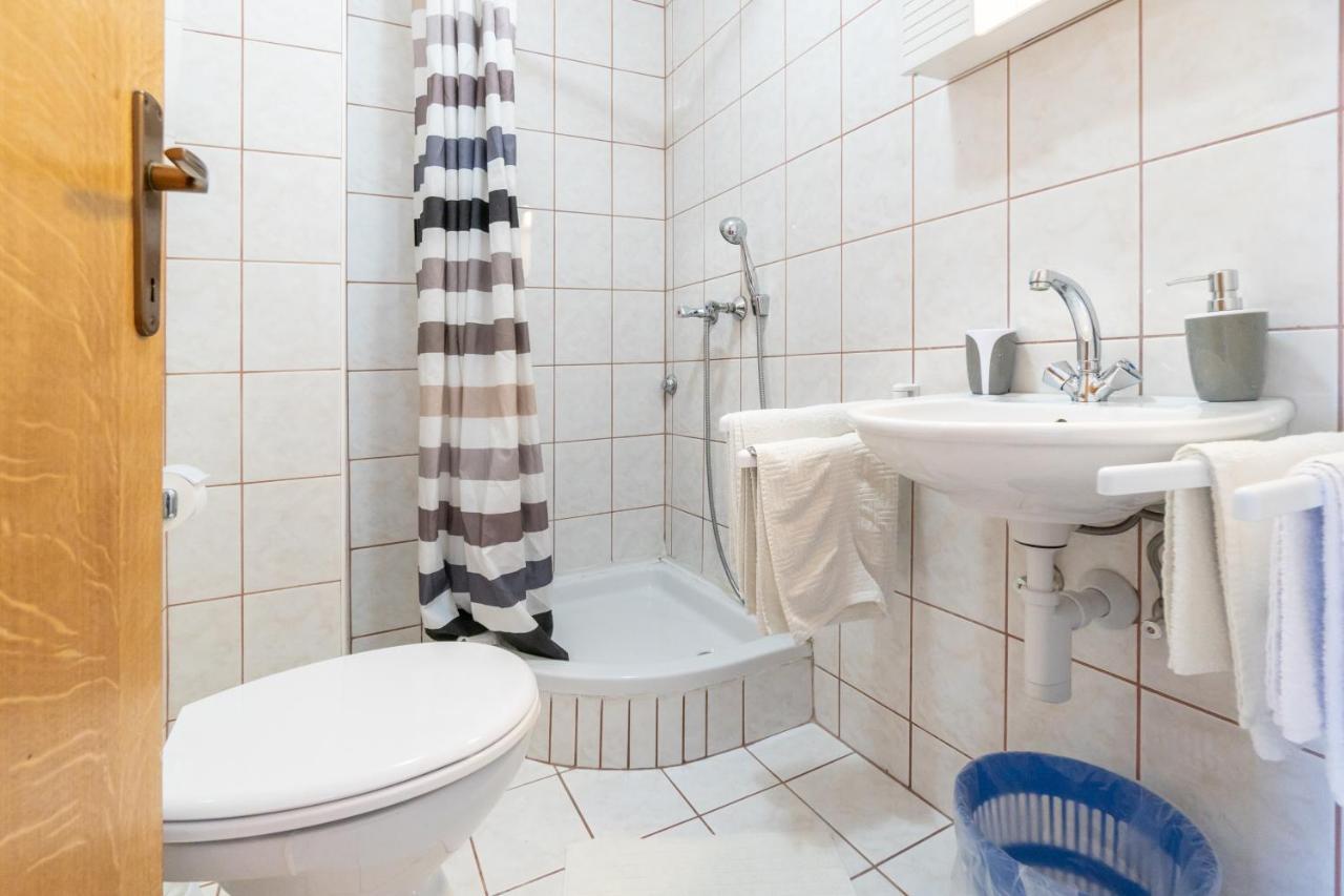 Apartments And Rooms By The Sea Palit, Rab - 5010 외부 사진