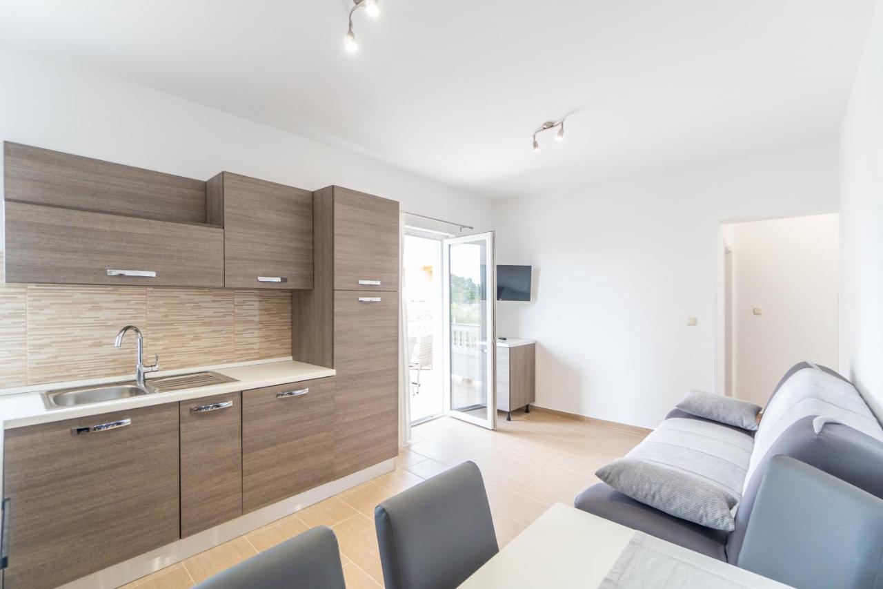 Apartments And Rooms By The Sea Palit, Rab - 5010 외부 사진