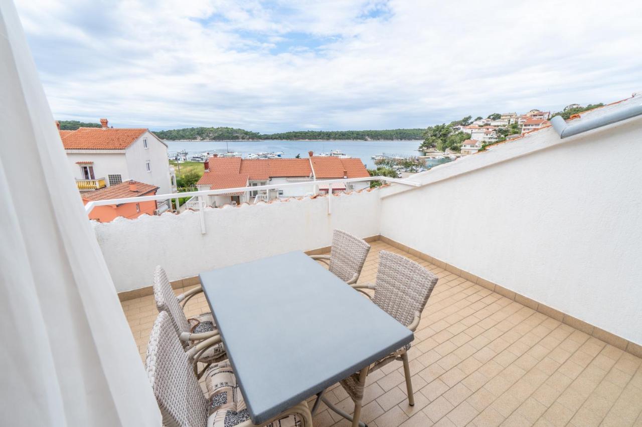 Apartments And Rooms By The Sea Palit, Rab - 5010 외부 사진
