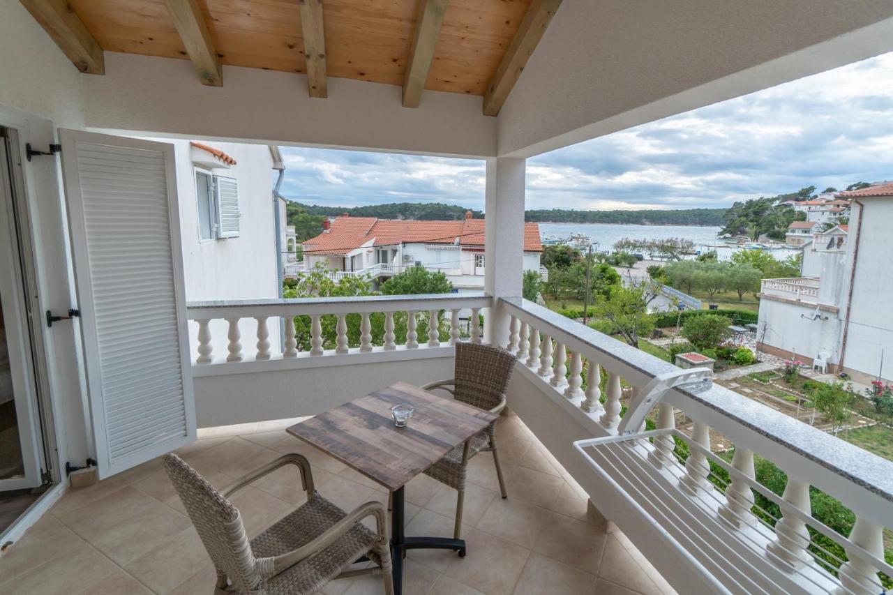Apartments And Rooms By The Sea Palit, Rab - 5010 외부 사진