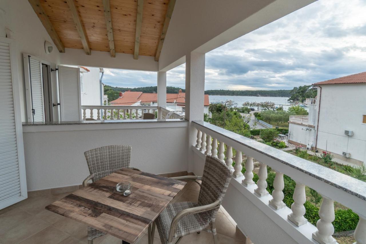 Apartments And Rooms By The Sea Palit, Rab - 5010 외부 사진