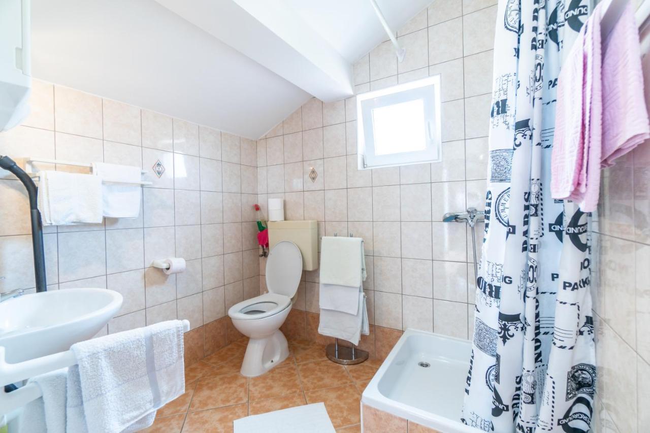 Apartments And Rooms By The Sea Palit, Rab - 5010 외부 사진