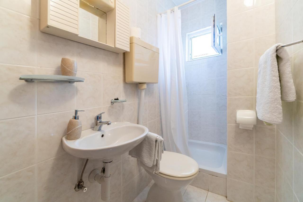 Apartments And Rooms By The Sea Palit, Rab - 5010 외부 사진