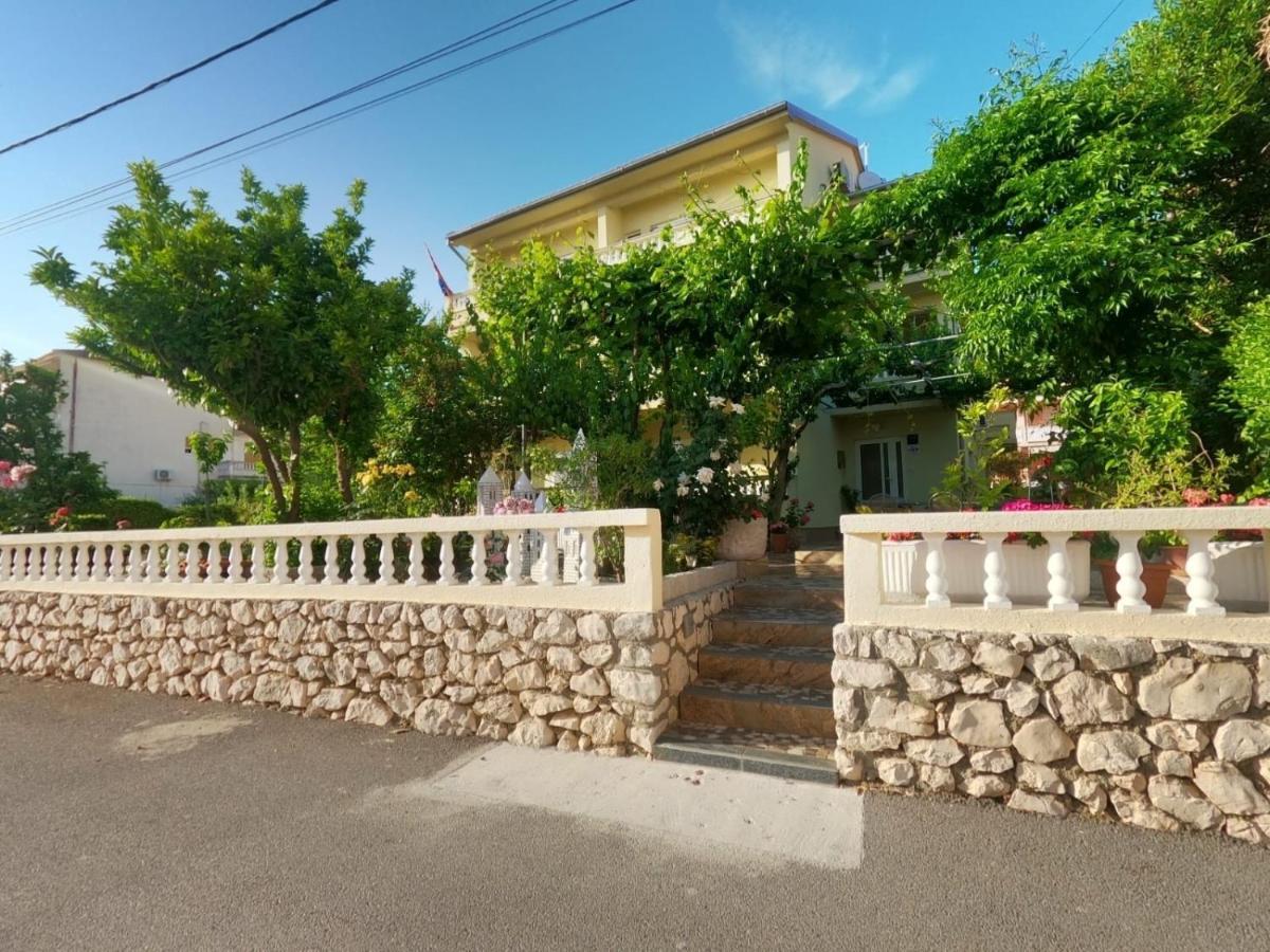 Apartments And Rooms By The Sea Palit, Rab - 5010 외부 사진