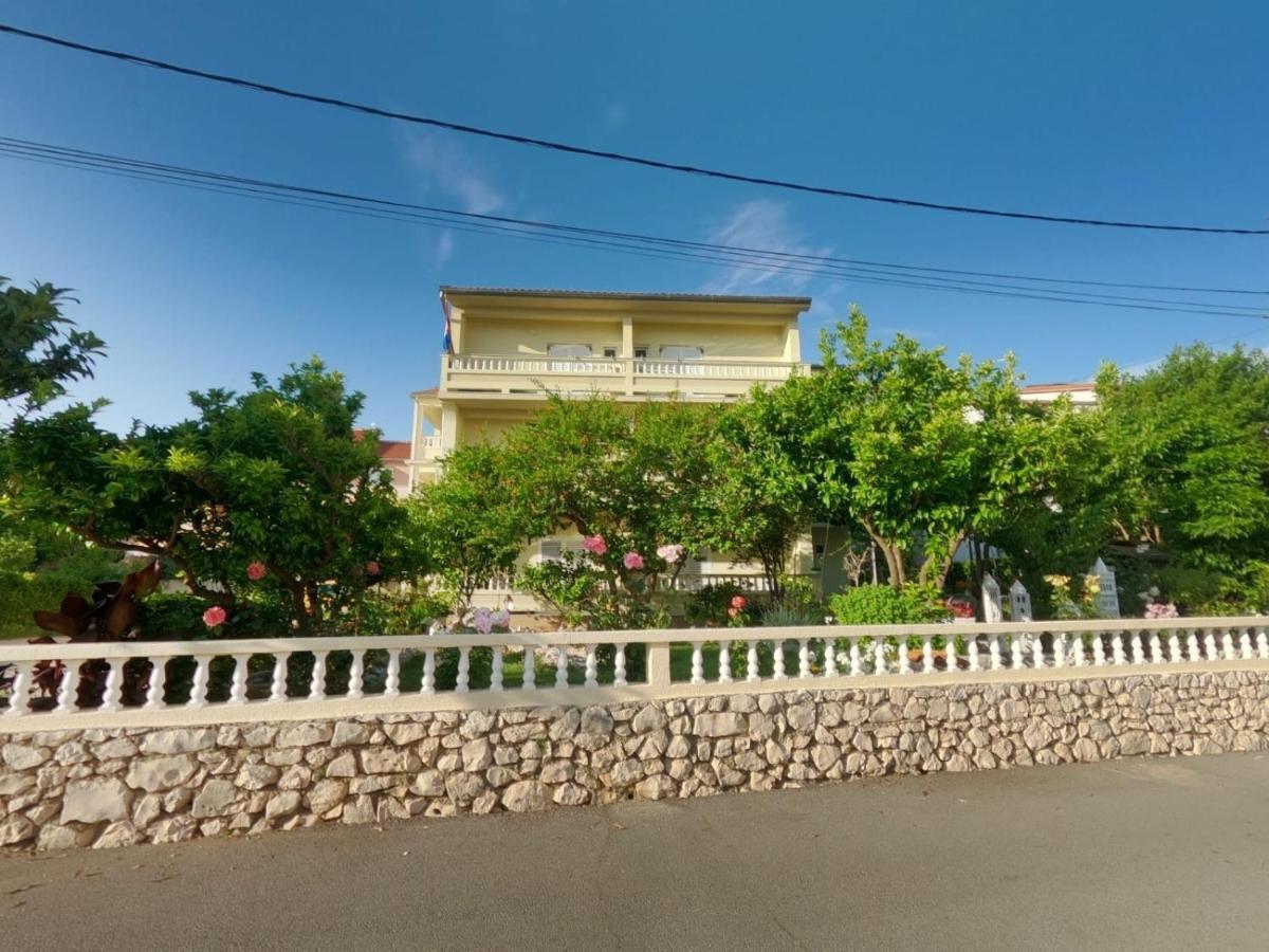 Apartments And Rooms By The Sea Palit, Rab - 5010 외부 사진