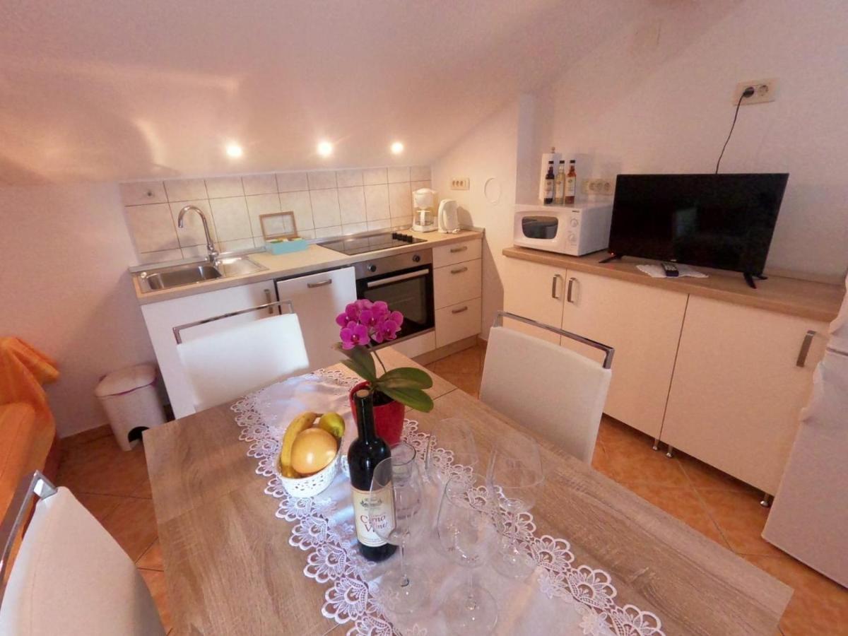 Apartments And Rooms By The Sea Palit, Rab - 5010 외부 사진