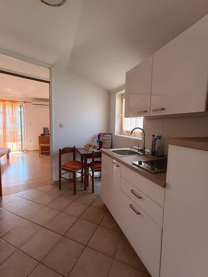 Apartments And Rooms By The Sea Palit, Rab - 5010 외부 사진