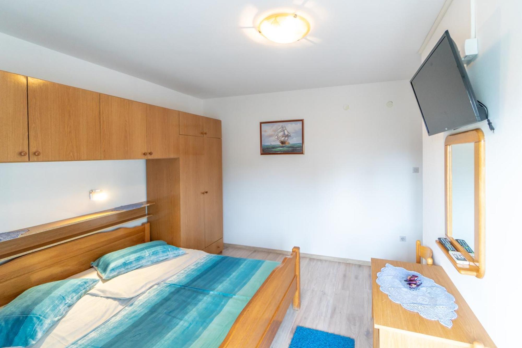 Apartments And Rooms By The Sea Palit, Rab - 5010 객실 사진